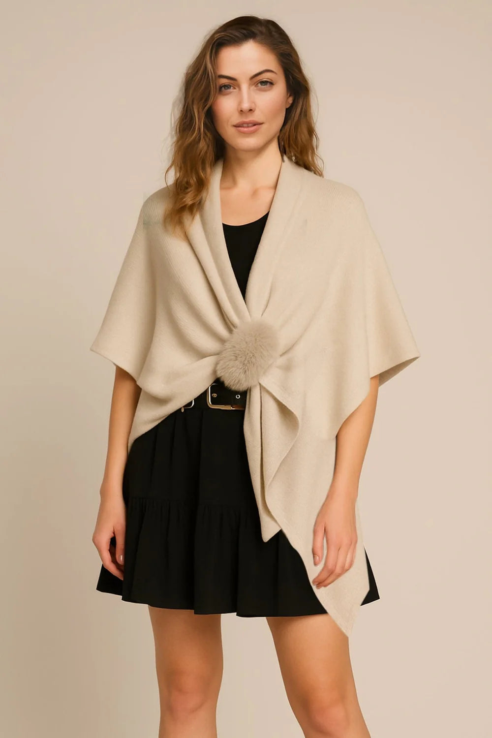 Ruana With Fur Strap /  Beige