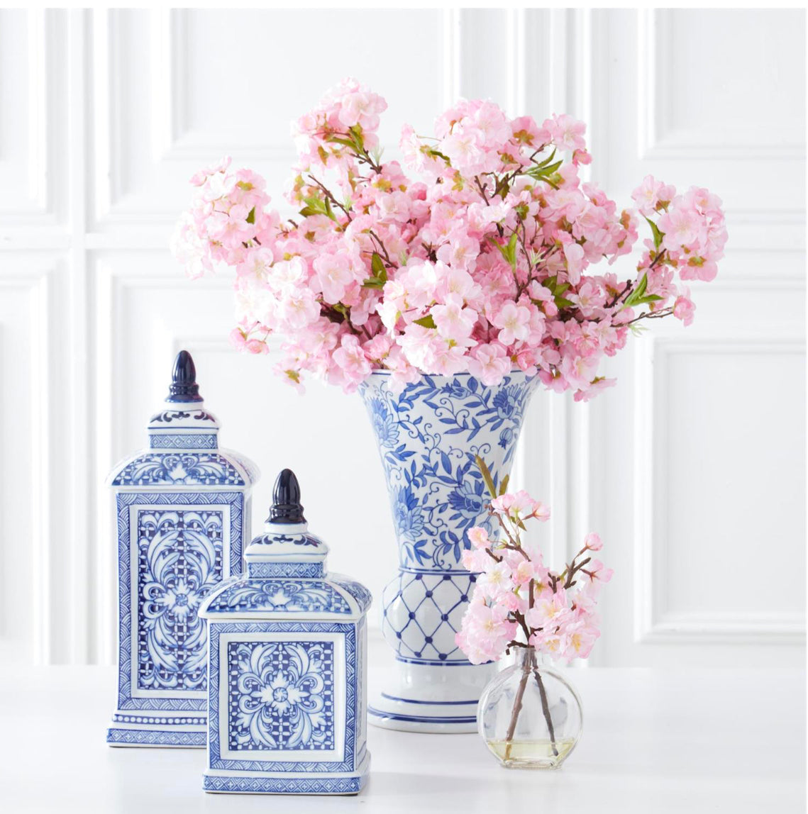 BLUE & WHITE FLUTED CHINOISERIE VASE