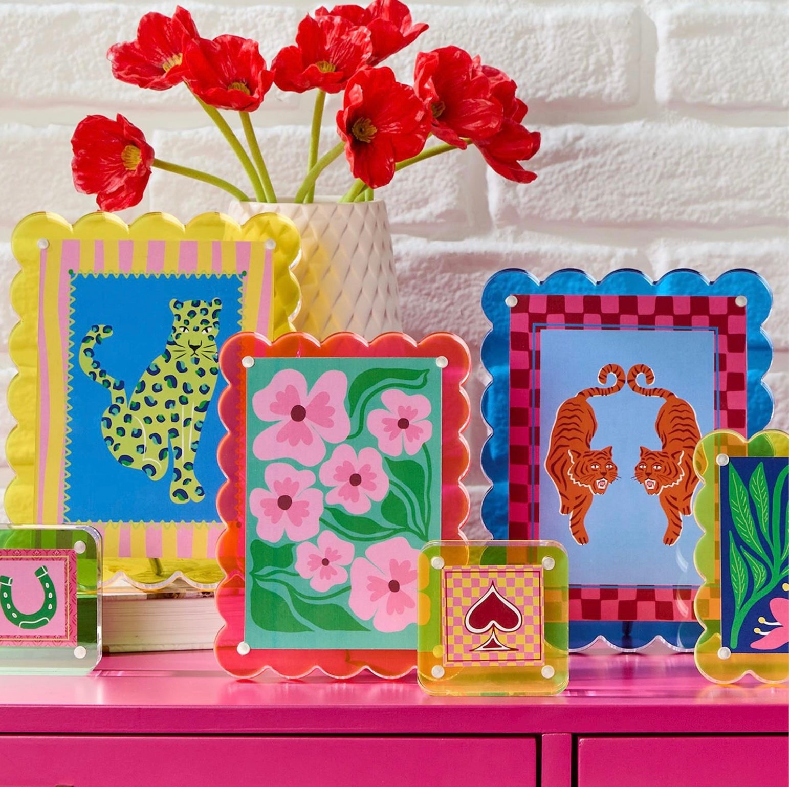 Scalloped Acrylic Photo Frame